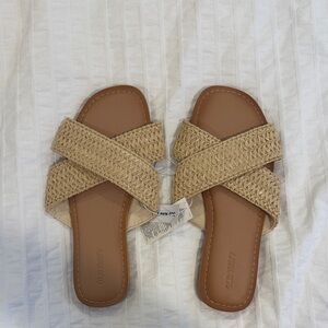Old Navy Women's Tan Rattan Woven Sandals